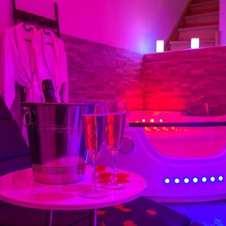 Love Room - Suite Romantique Avec Spa Privatif Le Puy-en-Velay Eksteriør bilde