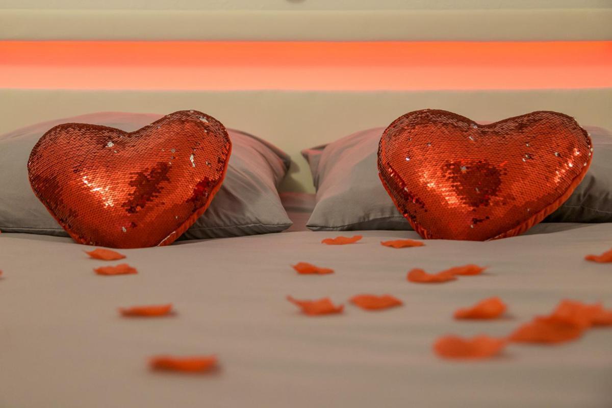 Love Room - Suite Romantique Avec Spa Privatif Le Puy-en-Velay Eksteriør bilde