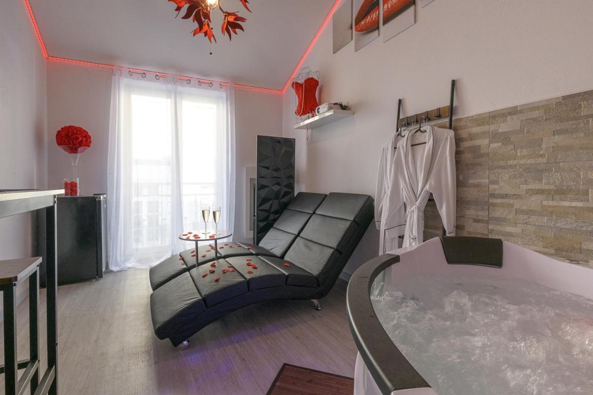 Love Room - Suite Romantique Avec Spa Privatif Le Puy-en-Velay Eksteriør bilde