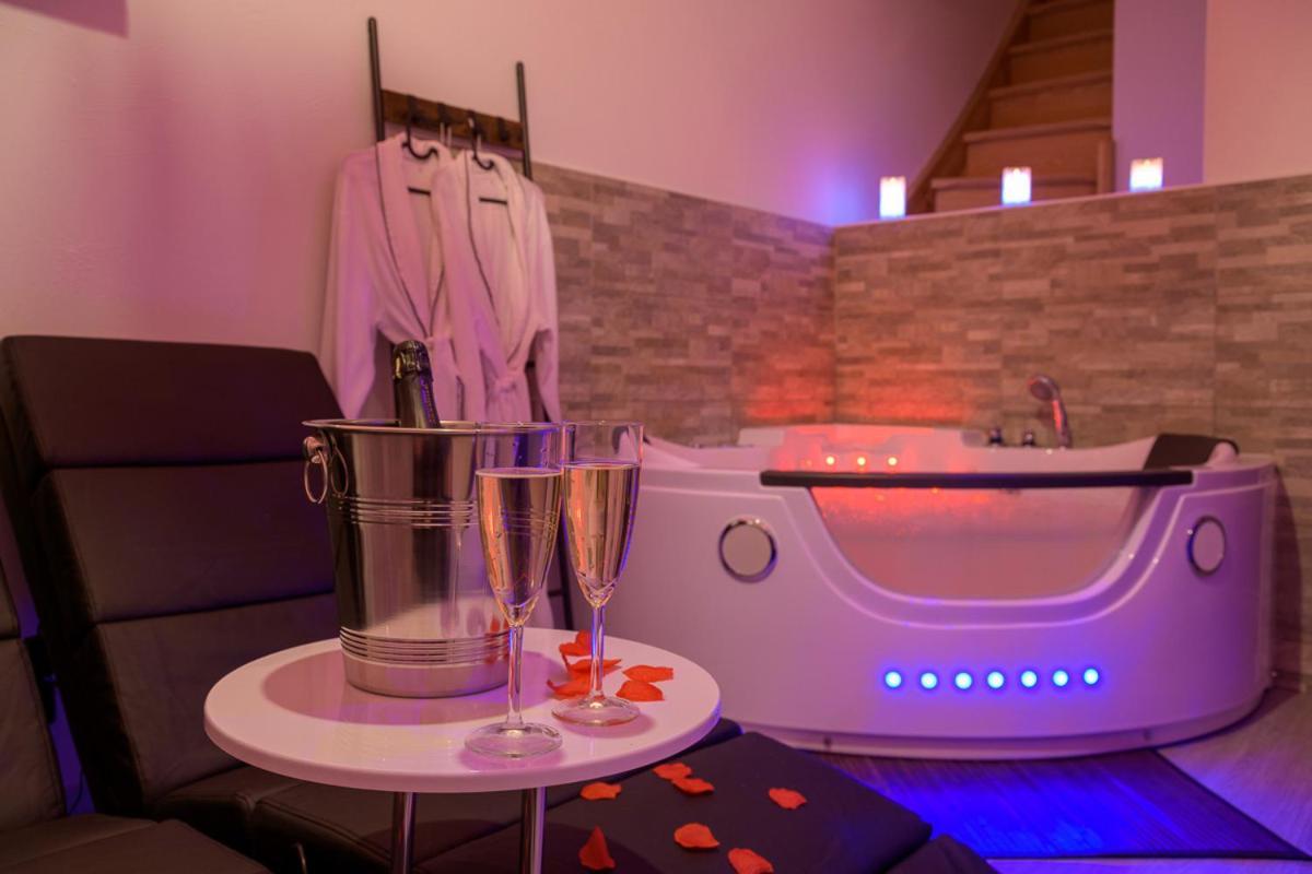 Love Room - Suite Romantique Avec Spa Privatif Le Puy-en-Velay Eksteriør bilde
