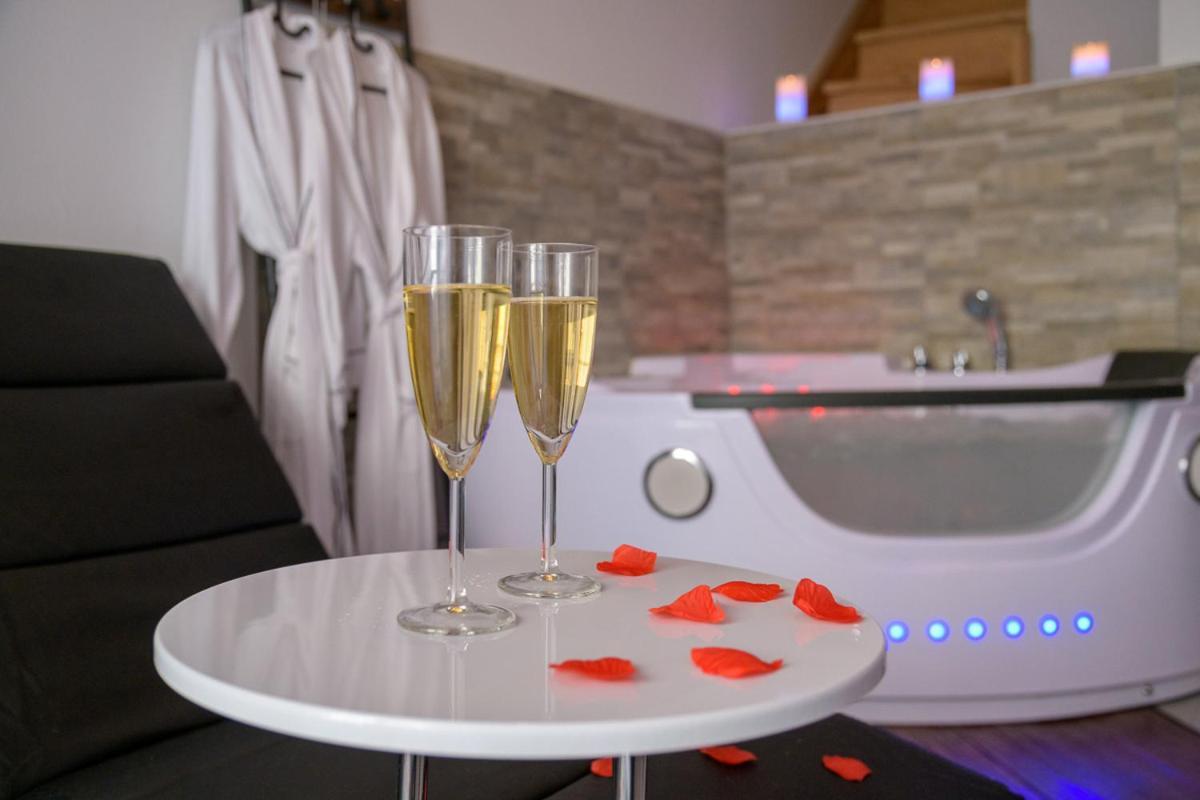 Love Room - Suite Romantique Avec Spa Privatif Le Puy-en-Velay Eksteriør bilde